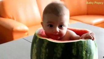 小朋友吃瓜吃饭,小朋友的快乐餐桌时光