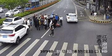 车祸男子吃瓜,男子意外成为“吃瓜群众”