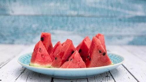 大家忙着吃瓜,吃瓜群众狂欢，揭秘娱乐圈最新瓜事