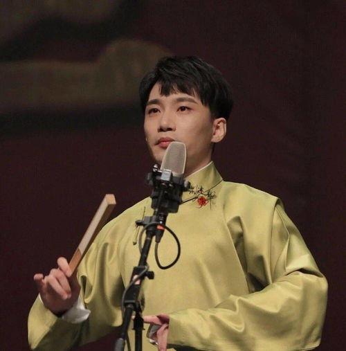 李昊吃瓜头像,揭秘网络红人的趣味瞬间