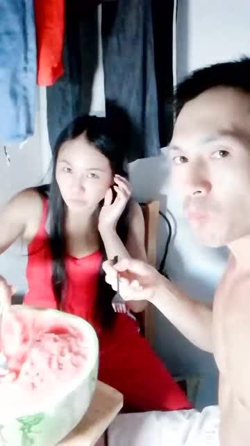 韩国情侣吃瓜,揭秘明星恋爱幕后故事