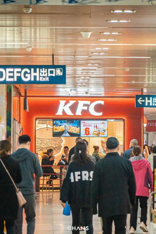 武汉地铁吃瓜,一场关于文明与素质的公共讨论