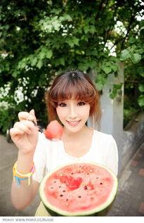 东北吃瓜的女生,东北吃瓜女生的独特魅力与生活态度