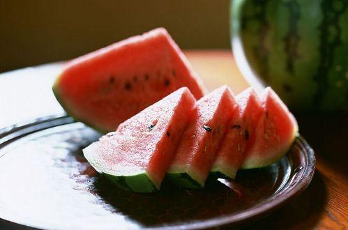 夏日吃瓜滤镜,瓜果飘香——解锁清凉吃瓜新体验