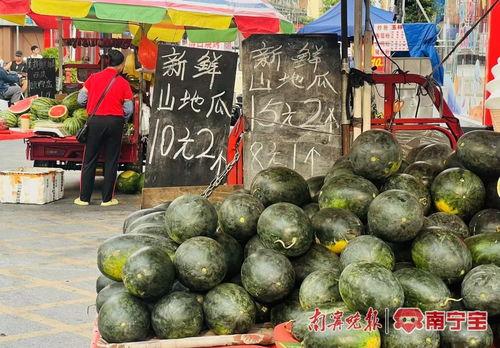 南宁群体吃瓜事件,一场引发热议的街头现象揭秘