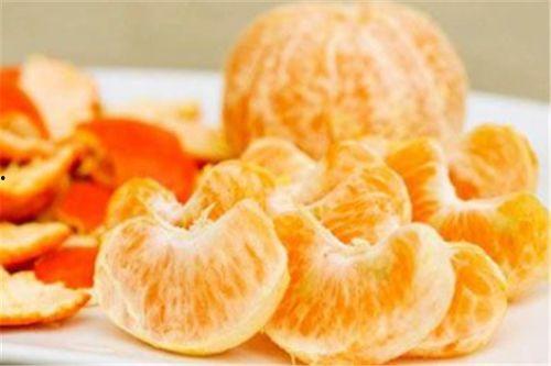 橘子妹吃瓜糕,甜蜜滋味引发网友热议