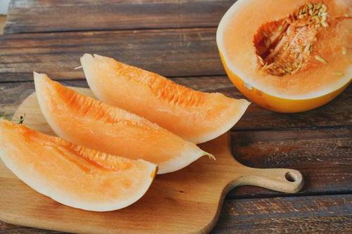 少女吃蜜瓜视频,少女品尝蜜瓜的清新诱惑