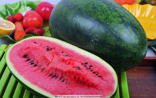 儿童夏日吃瓜,夏日儿童吃瓜乐趣多