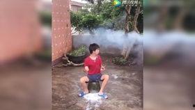 东北小伙吃瓜不给钱,免费吃瓜引发争议