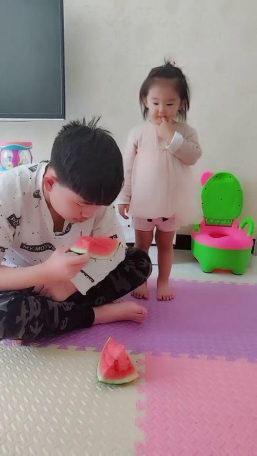 妹妹吃哥哥瓜
